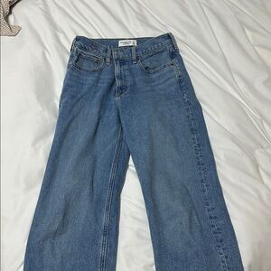 Abercrombie & Fitch high rise 90 relaxed jeans worn once